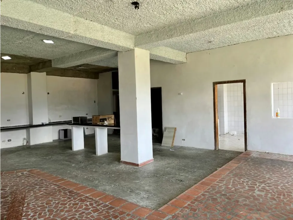 Se alquila local comercial 121m2 La Bonita 0858 - 5