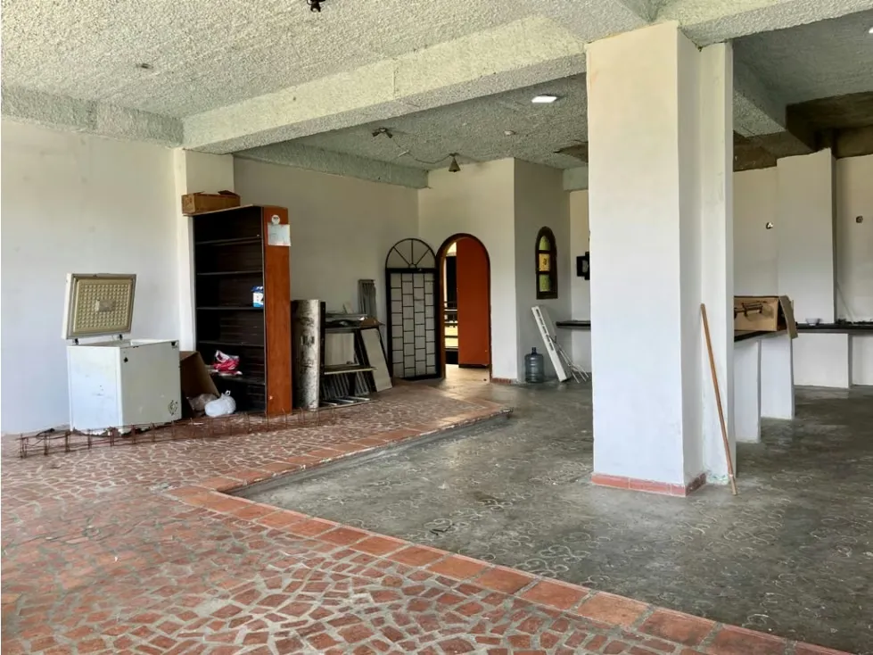 Se alquila local comercial 121m2 La Bonita 0858 - 6