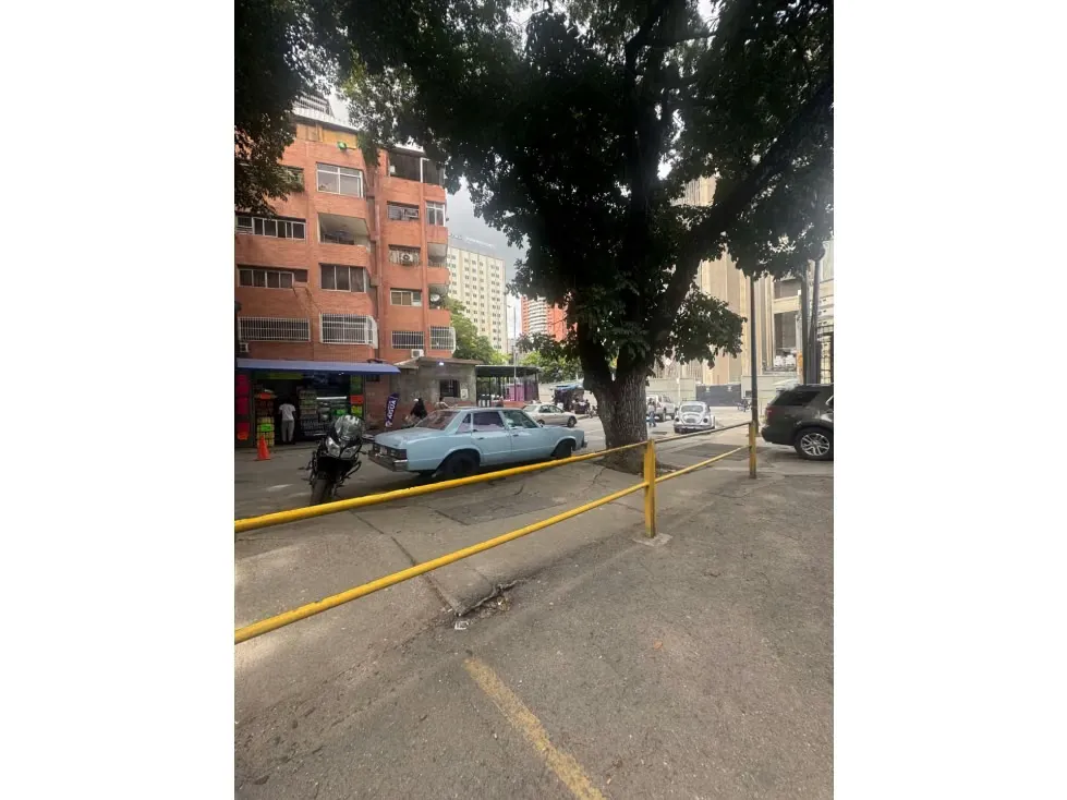 En venta casa comercial para remodelar ubicada en Plaza Venezuela - 6