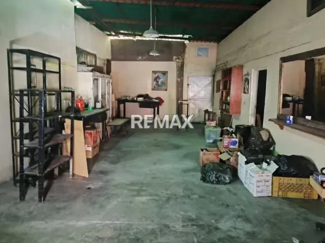 Local Comercial. Ubicado en la Calle democracia muy cerca de la Av 5 de Julio y Mercado Municipal de Puerto la Cruz - 3