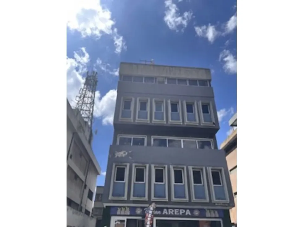 En Alquiler Oficina La Urbina 150mts/2B/1PE