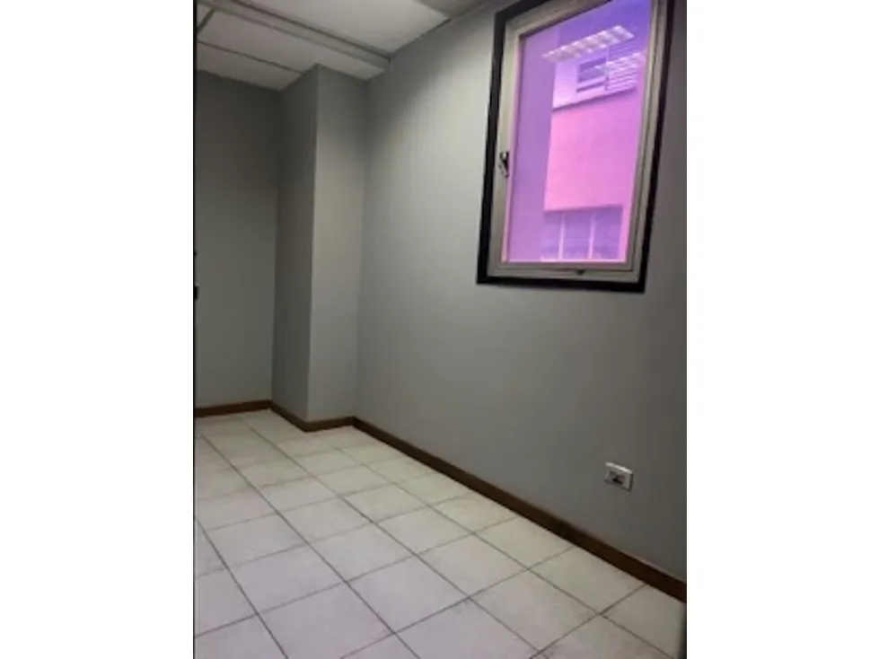 En Alquiler Oficina La Urbina 150mts/2B/1PE - 4