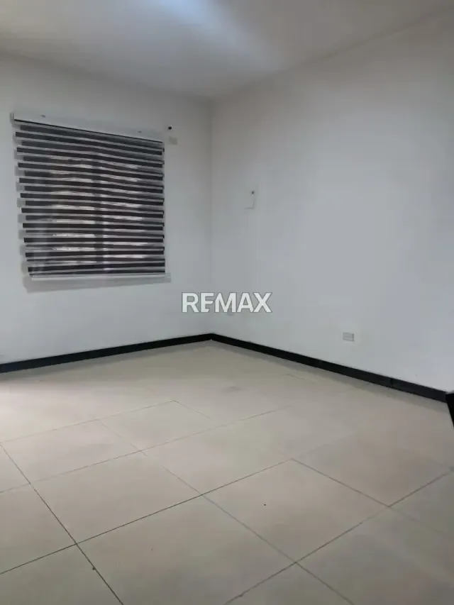 Hermosa Casa en Alquiler en Avenida los Horcones Pueblo Nuevo - 2