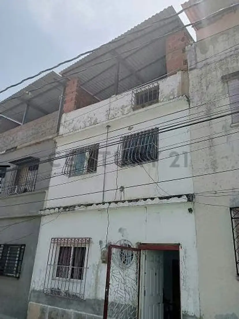 Casa de 3 Niveles en Venta Sector Monte Piedad