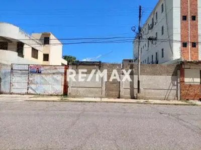 TERRENO DE 500 M2. CALLE BOMPLAD. A UNA CUADRA DE LA AV GRAN MARISCAL DE CUMANÁ