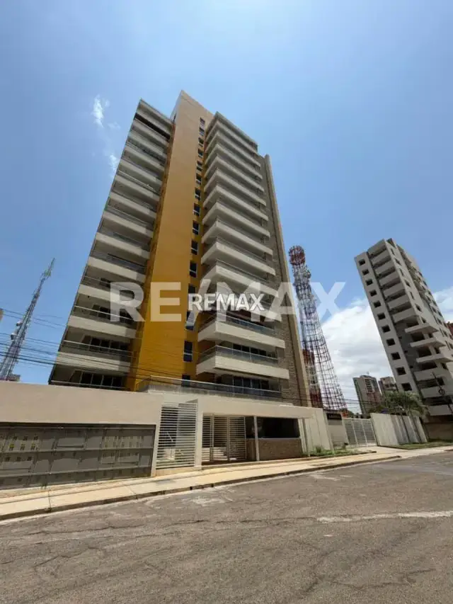 Apartamento Semilisto, Edif. Amarelo