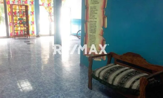 AMPLIO Y MAGNÍFICO LOCAL COMERCIAL EN ALQUILER A UNA CUADRA DE LA AV. LECUNA - 3
