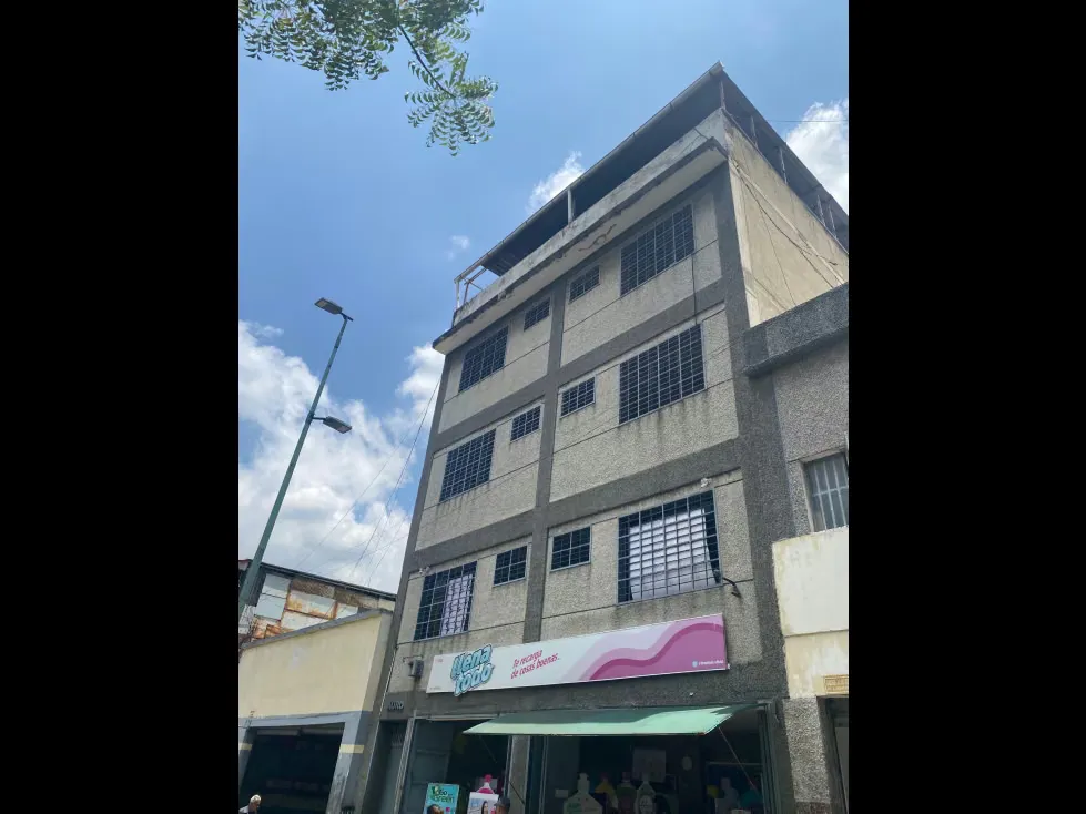 Se vende edificio industrial 1400m2 Catia 0490