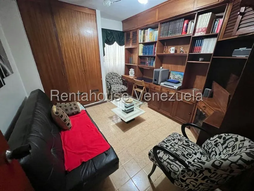 Apartamento (1 Nivel) en Alquiler en Montalban III, Distrito Metropolitano - 14