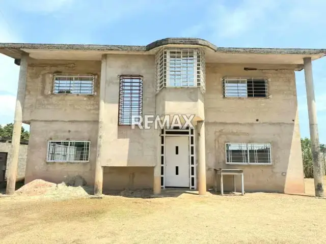 CASA EN VENTA EN CIUDAD OJEDA, EN OBRA GRIS AVANZADA, El Lienzo en Blanco para Revestir a tu gusto.