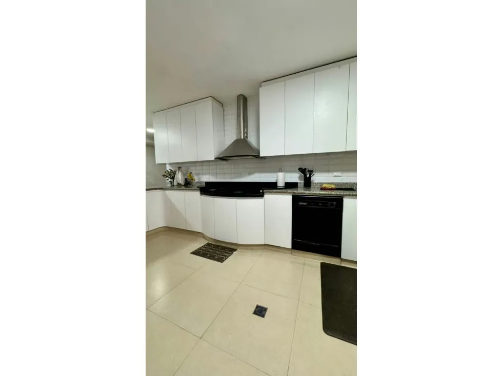 Se vende Town House 240m2 La Trinidad 3904 - 4