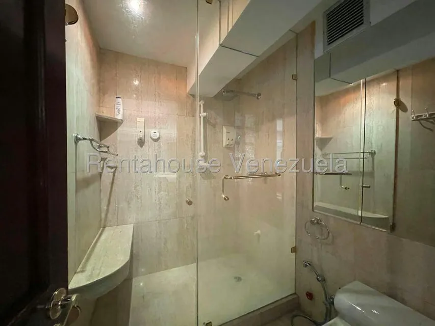 Apartamento (Multiples Niveles) en Alquiler en Colinas de Valle Arriba, Distrito Metropolitano - 56