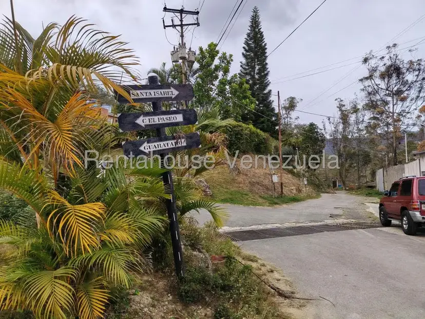 Terreno (Residencial) en Venta en Colinas de Carrizal, Miranda