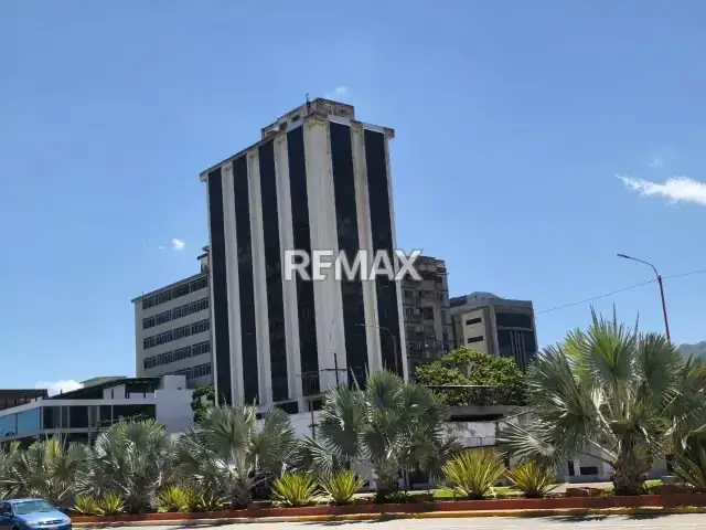 Alquiler de Oficina en Av Bolivar, Urb Majay, 30m²