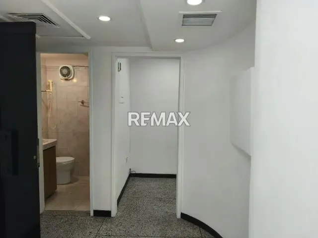 Alquiler de Oficina en Av Bolivar, Urb Majay, 30m² - 12