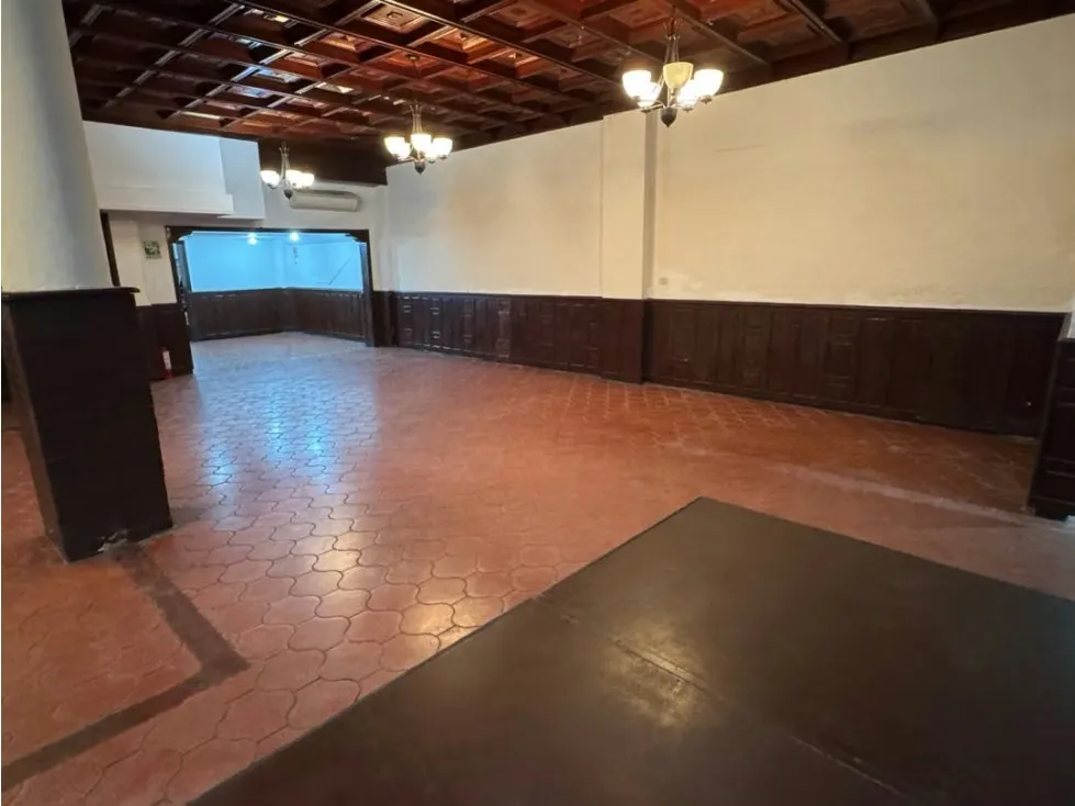 En Venta Local Comercial en Boulevard de Sabana Grande. Caracas - 12