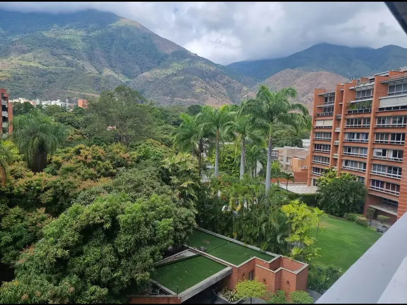 Alquilo apartamento c/vista al Ávila 140m2 Los Chorros 9246