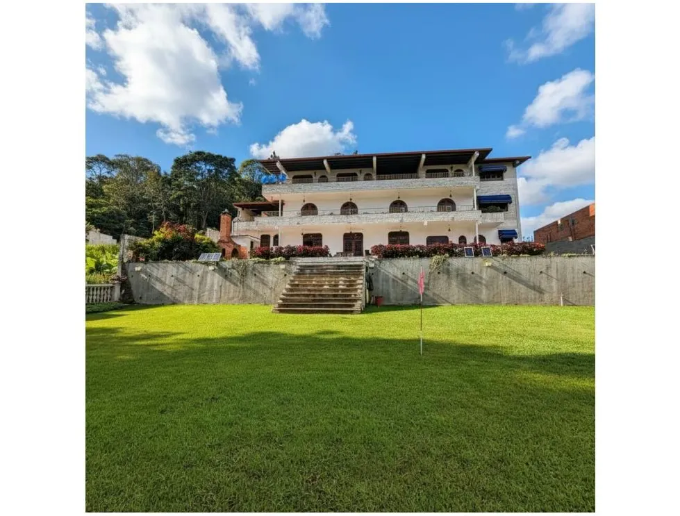 Vendo Casona LA LAGUNITA $850.000 calle cerrada. Actualizar