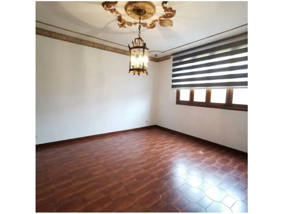 Vendo Casona LA LAGUNITA $850.000 calle cerrada. Actualizar - 7