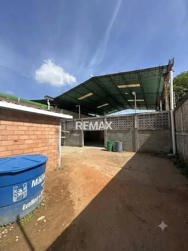 GALPON INDUSTRIAL DE 2 NIVELES EN EL SECTOR EL PEDREGAL, ZONA OESTE