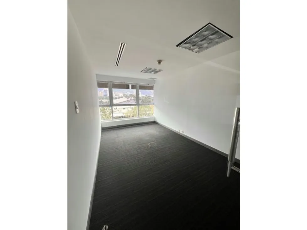 Alquiler/ Oficina / sin muebles/ Chuao/ Torre Corporativa 668mts - 8