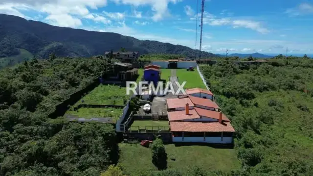 casa de campo ubicada en el sector loma de viento
