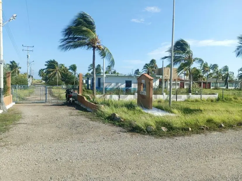 HA - BAJÓ DE PRECIO casa cerca del Mar, Urb. Flamingo. Boca de Uchire