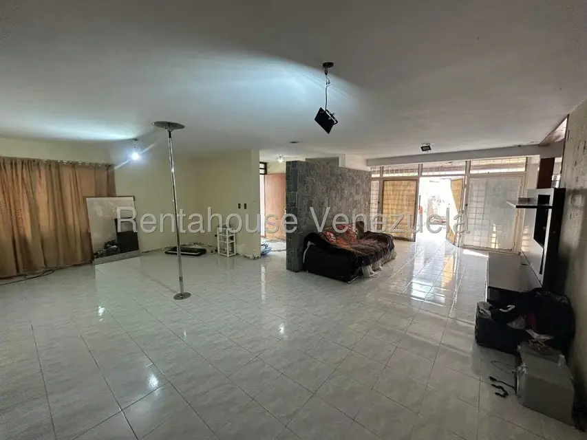 Casa (1 Nivel) en Venta en Prados del Este, Distrito Metropolitano - 9