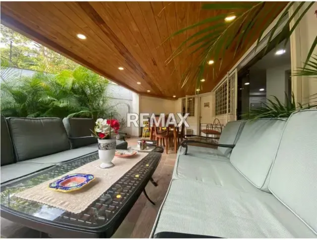 Apartamento Planta Baja en Venta en el Country Club, Caracas - 2