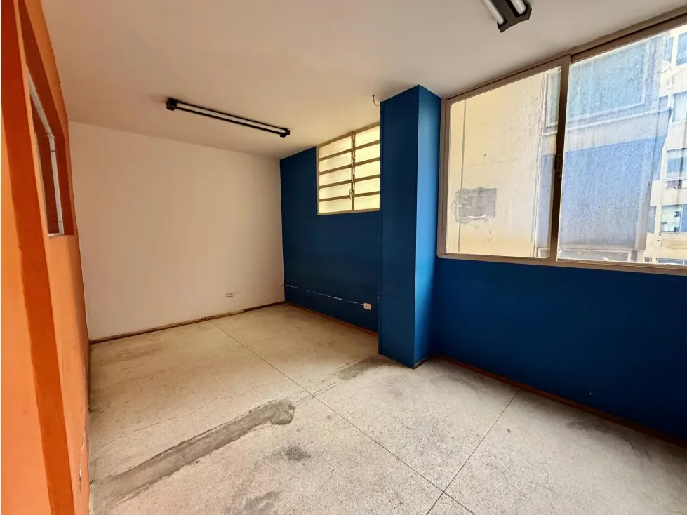 Vendo/alquilo oficina para remodelar 117m2 Torre Roraima 9383 - 6