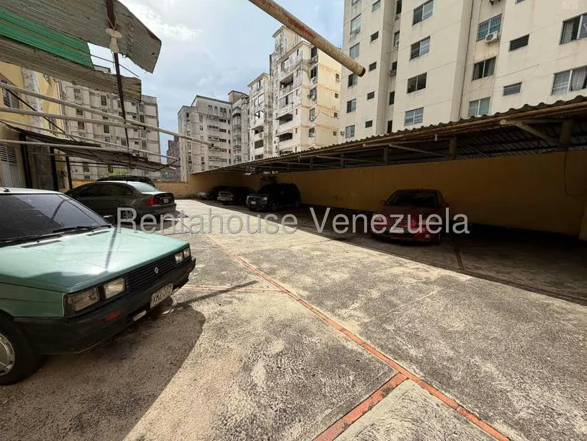 Apartamento (Planta Baja) en Venta en Trigal Centro, Carabobo - 19