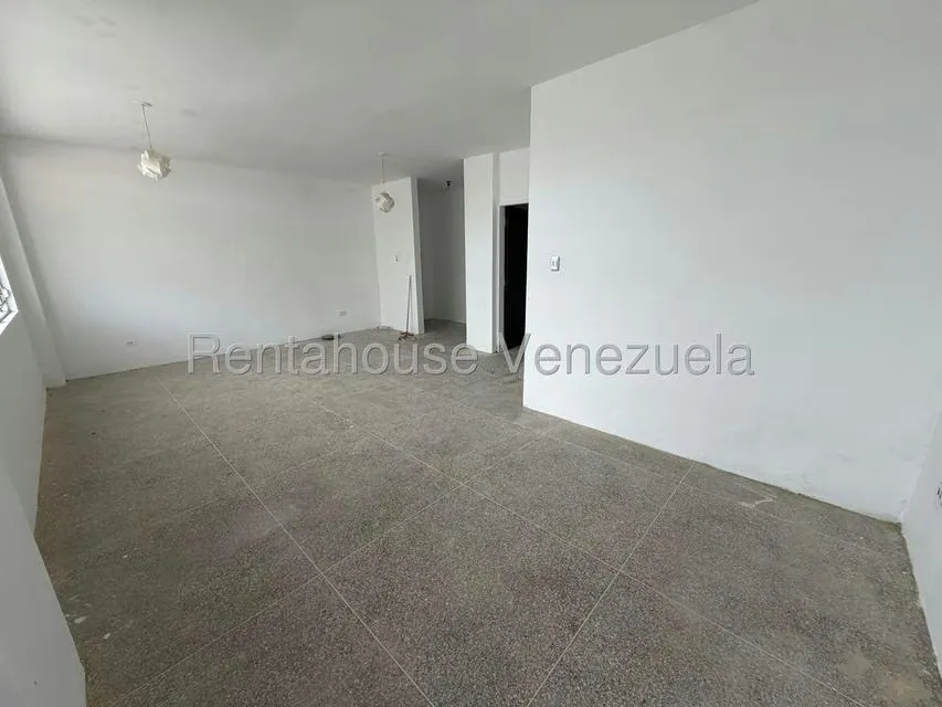 Apartamento (Planta Baja) en Venta en Trigal Centro, Carabobo - 3