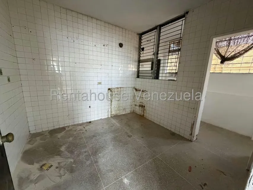 Apartamento (Planta Baja) en Venta en Trigal Centro, Carabobo - 4