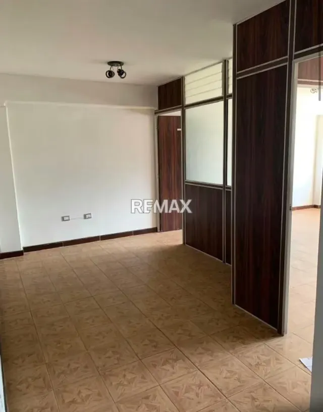 Se Vende Oficina en la Torre E 5ta Avenida - 3