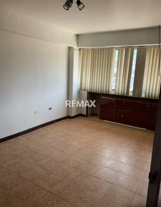 Se Vende Oficina en la Torre E 5ta Avenida - 5