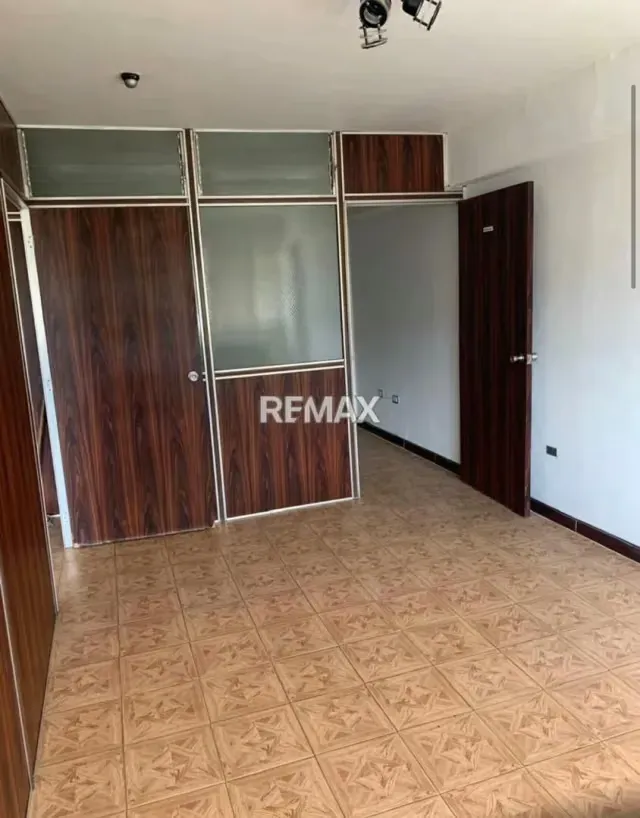 Se Vende Oficina en la Torre E 5ta Avenida - 8