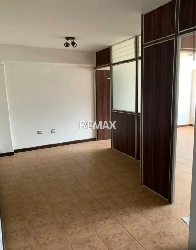 Se Vende Oficina en la Torre E 5ta Avenida - 9