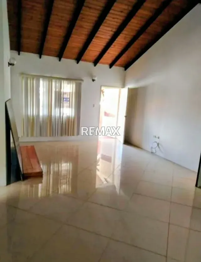 CASA EN VENTA LISTA DE HABITAR EN LA URBANIZACION PUERTAS DEL SUR - 2