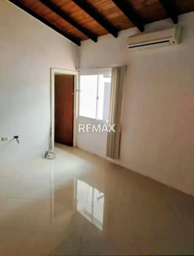 CASA EN VENTA LISTA DE HABITAR EN LA URBANIZACION PUERTAS DEL SUR - 3