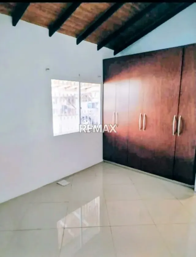 CASA EN VENTA LISTA DE HABITAR EN LA URBANIZACION PUERTAS DEL SUR - 6
