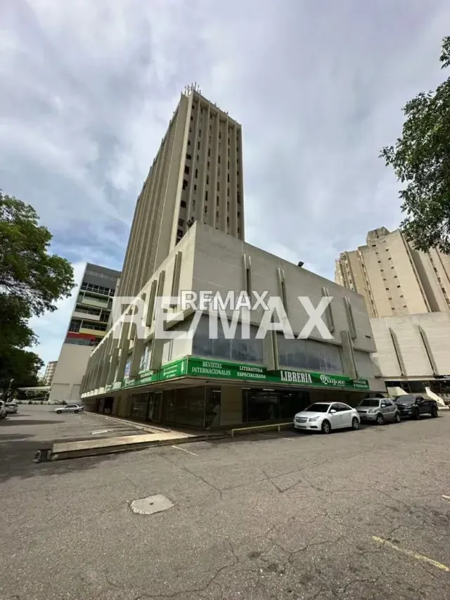 En Venta Oficina en el C.C. Montielco Para Actualizar - 7