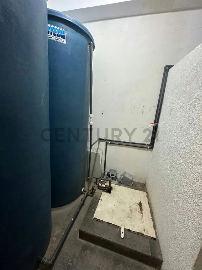 Venta de TH en Residencias Pozo Viejo. Avenida Universidad. Maracaibo - 16