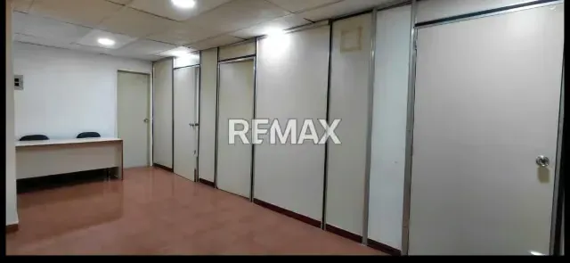 Excelente Oficina en Venta, ubicada en la Avenida Urdaneta