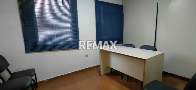 Excelente Oficina en Venta, ubicada en la Avenida Urdaneta - 5