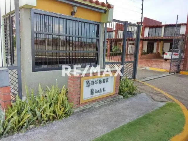 Se Vende Town House en Conjunto Residencial Bosque Real, Palma Real.