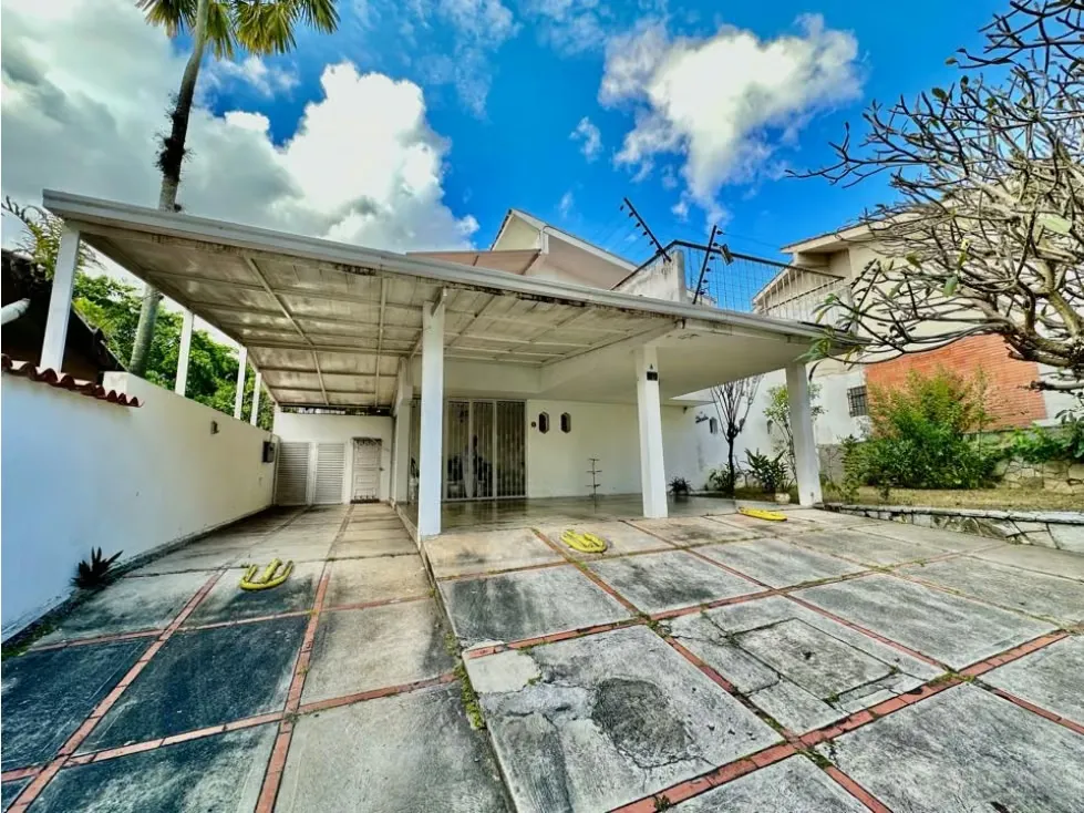 Se vende casa 685m2 6h/6b/6p San Román - 2