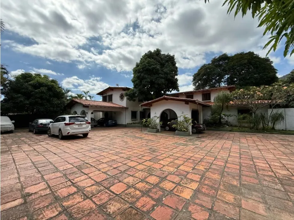 Se vende casa 2000m2 4H+2S/4.5B+S/6P Country Club