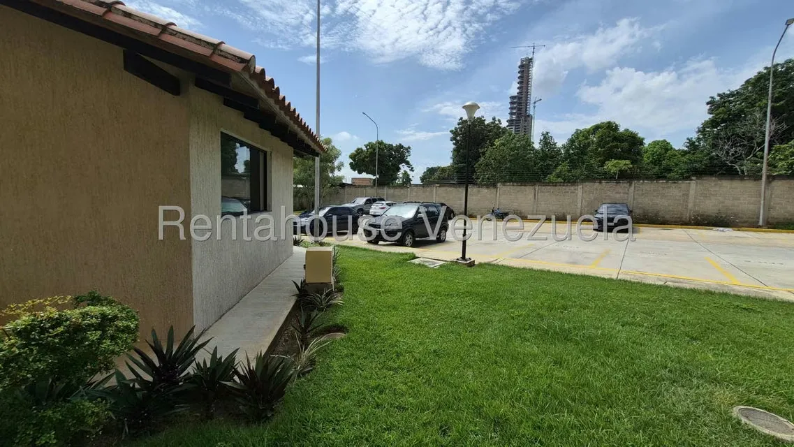 Apartamento (Duplex) en Venta en Los Jarales, Carabobo - 2