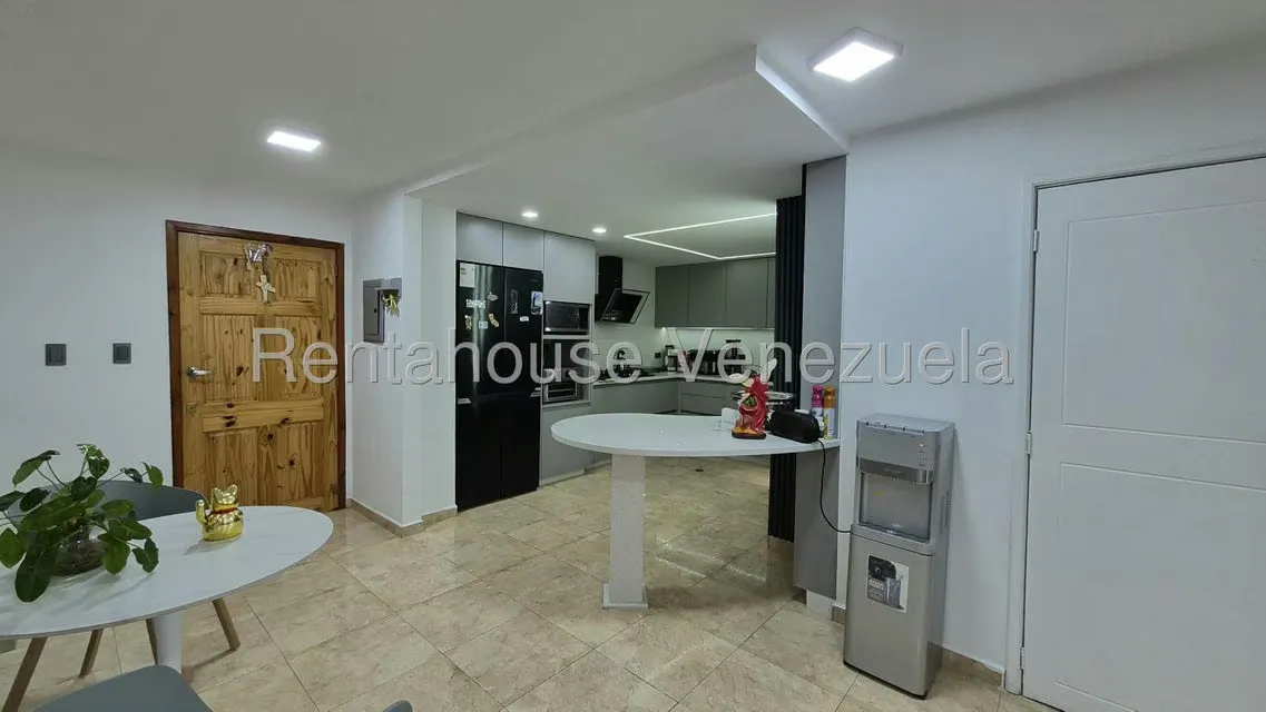 Apartamento (Duplex) en Venta en Los Jarales, Carabobo - 16