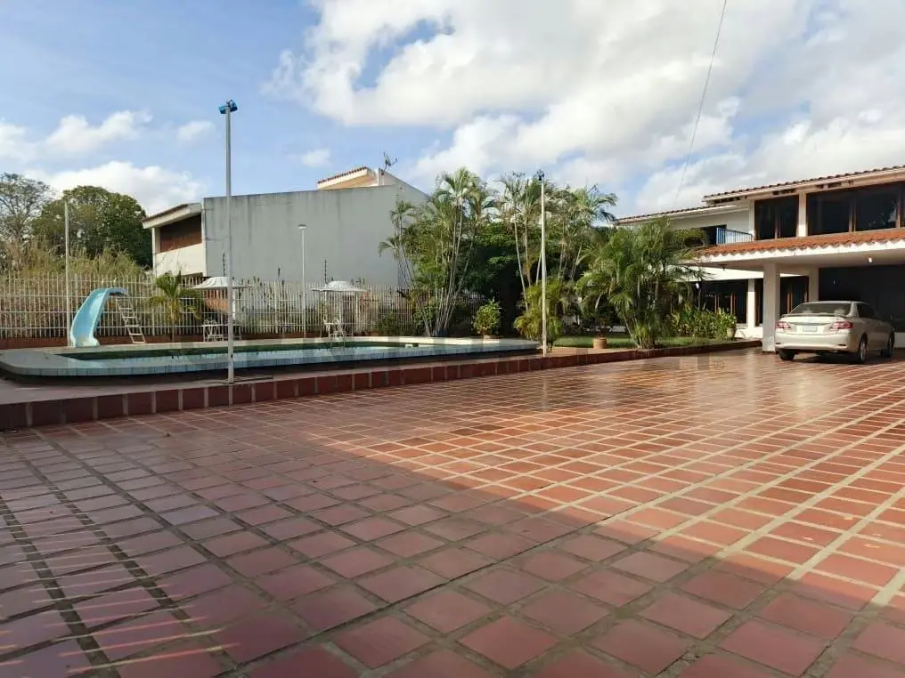 Casa Quinta en la Exclusiva Avenida Táchira de Ciudad Bolívar - 3
